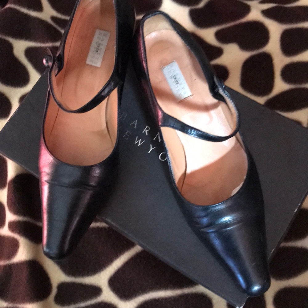 Barney’s Classic Kitten Heel with strap and button